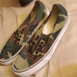 Vans Mens size 11.0 "Fighter jets/Camos"